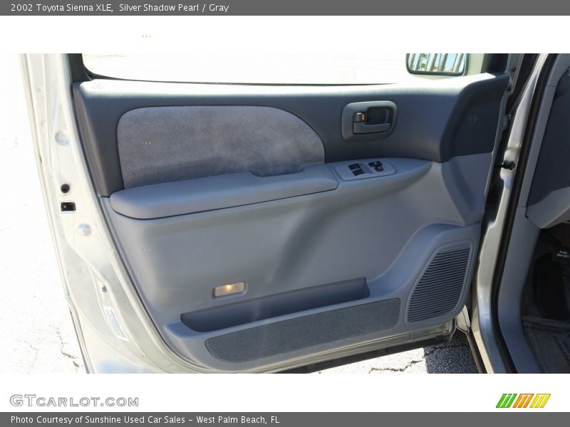 Silver Shadow Pearl / Gray 2002 Toyota Sienna XLE