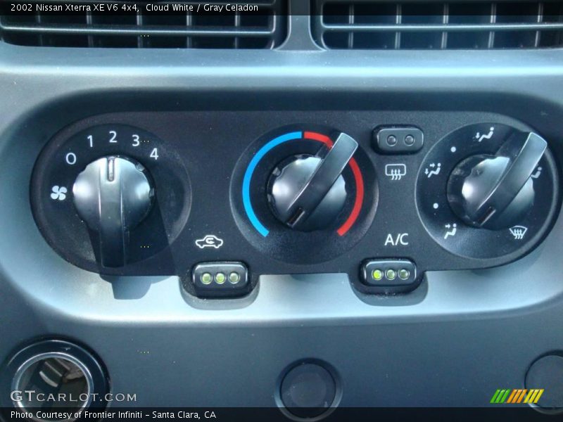 Cloud White / Gray Celadon 2002 Nissan Xterra XE V6 4x4