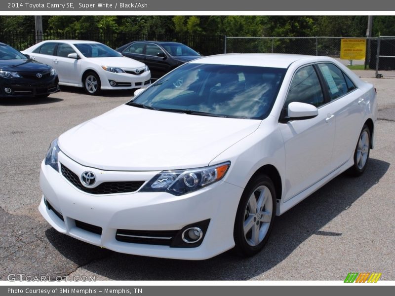 Super White / Black/Ash 2014 Toyota Camry SE