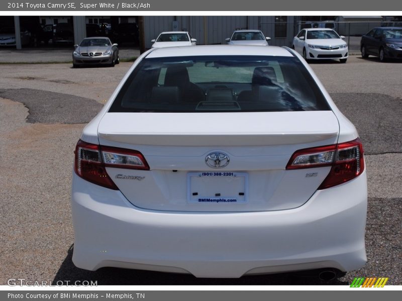 Super White / Black/Ash 2014 Toyota Camry SE