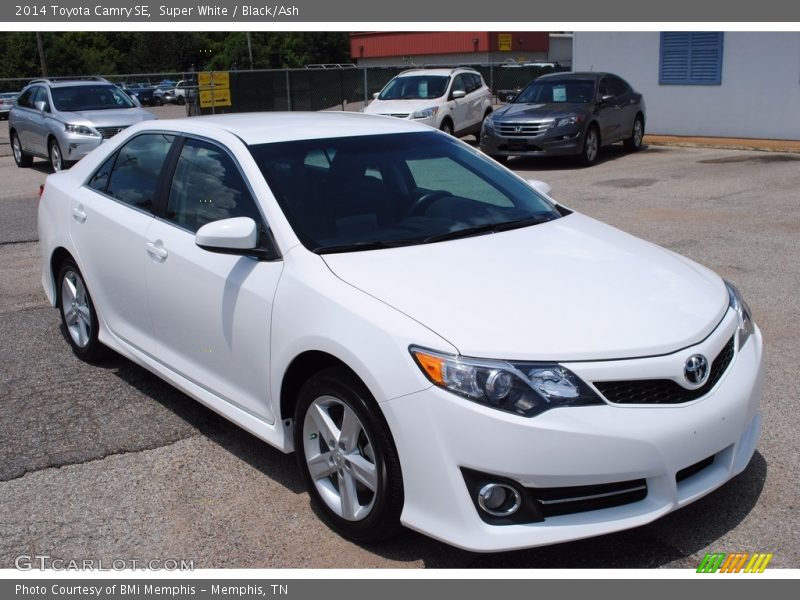 Super White / Black/Ash 2014 Toyota Camry SE