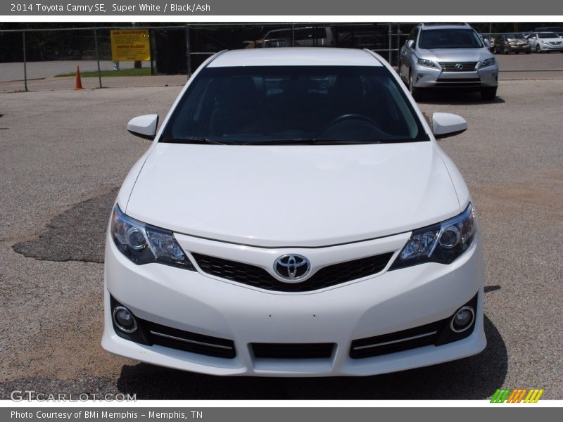 Super White / Black/Ash 2014 Toyota Camry SE