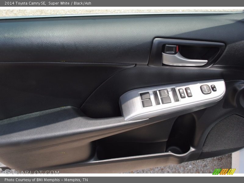 Super White / Black/Ash 2014 Toyota Camry SE