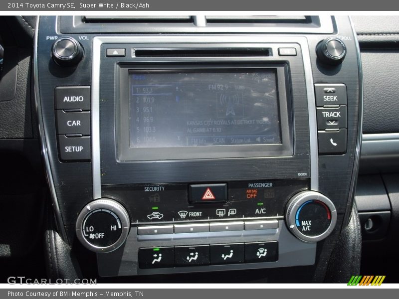 Super White / Black/Ash 2014 Toyota Camry SE