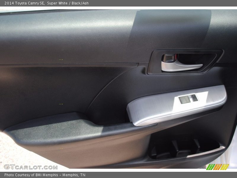 Super White / Black/Ash 2014 Toyota Camry SE