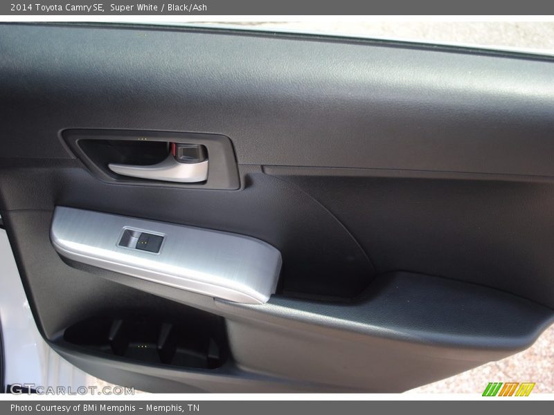 Super White / Black/Ash 2014 Toyota Camry SE