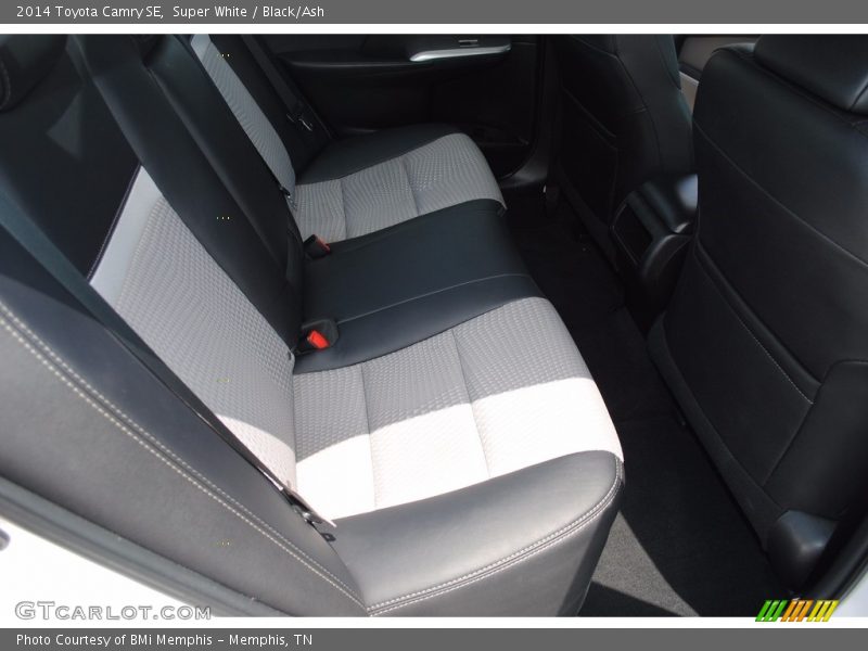 Super White / Black/Ash 2014 Toyota Camry SE