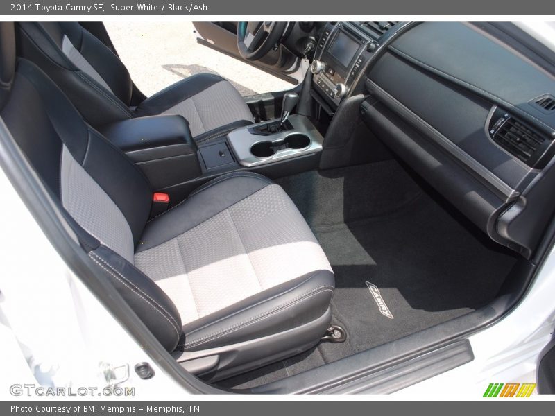 Super White / Black/Ash 2014 Toyota Camry SE