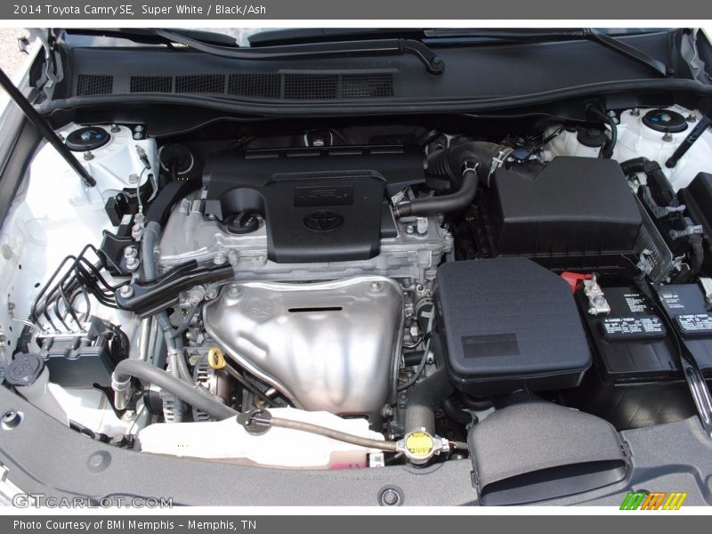 Super White / Black/Ash 2014 Toyota Camry SE