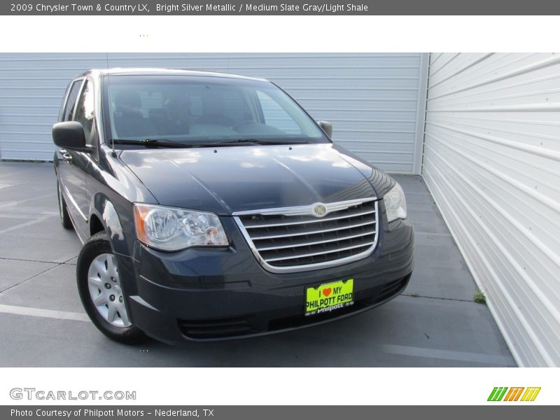 Bright Silver Metallic / Medium Slate Gray/Light Shale 2009 Chrysler Town & Country LX