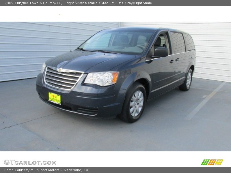 Bright Silver Metallic / Medium Slate Gray/Light Shale 2009 Chrysler Town & Country LX
