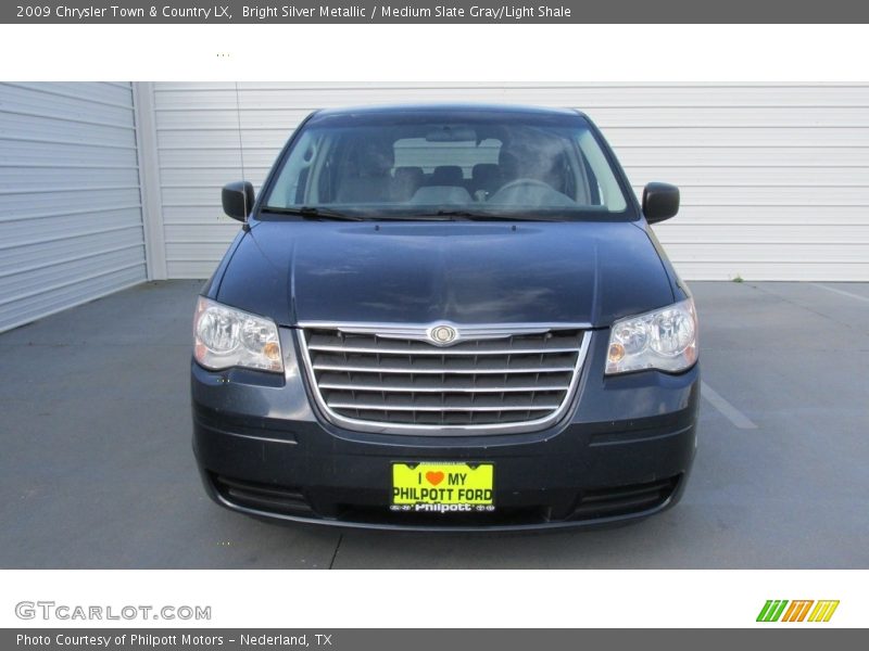 Bright Silver Metallic / Medium Slate Gray/Light Shale 2009 Chrysler Town & Country LX