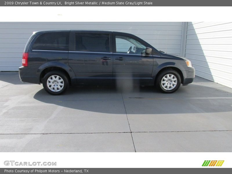 Bright Silver Metallic / Medium Slate Gray/Light Shale 2009 Chrysler Town & Country LX