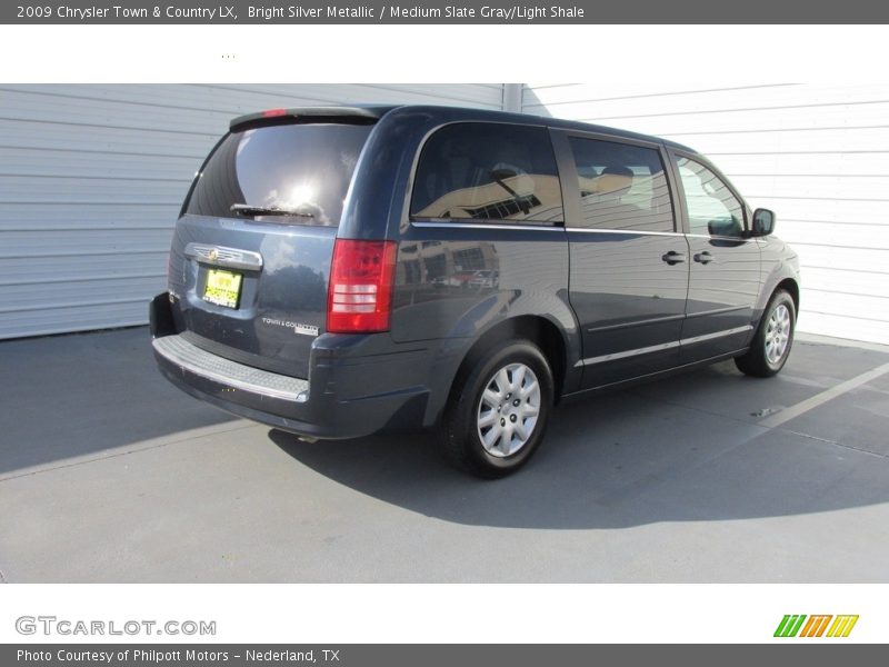 Bright Silver Metallic / Medium Slate Gray/Light Shale 2009 Chrysler Town & Country LX
