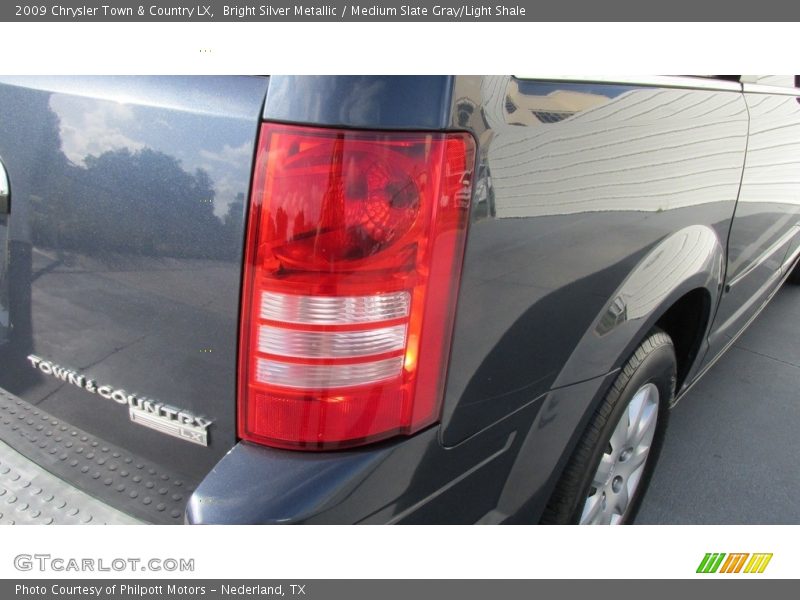 Bright Silver Metallic / Medium Slate Gray/Light Shale 2009 Chrysler Town & Country LX