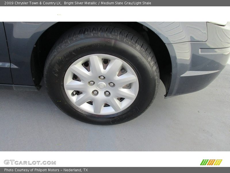 Bright Silver Metallic / Medium Slate Gray/Light Shale 2009 Chrysler Town & Country LX