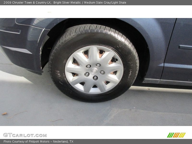 Bright Silver Metallic / Medium Slate Gray/Light Shale 2009 Chrysler Town & Country LX