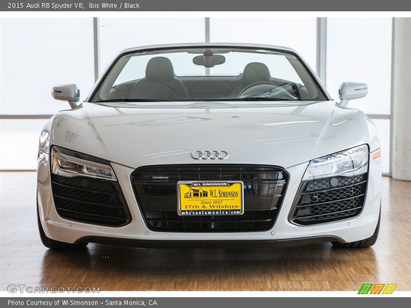 Ibis White / Black 2015 Audi R8 Spyder V8