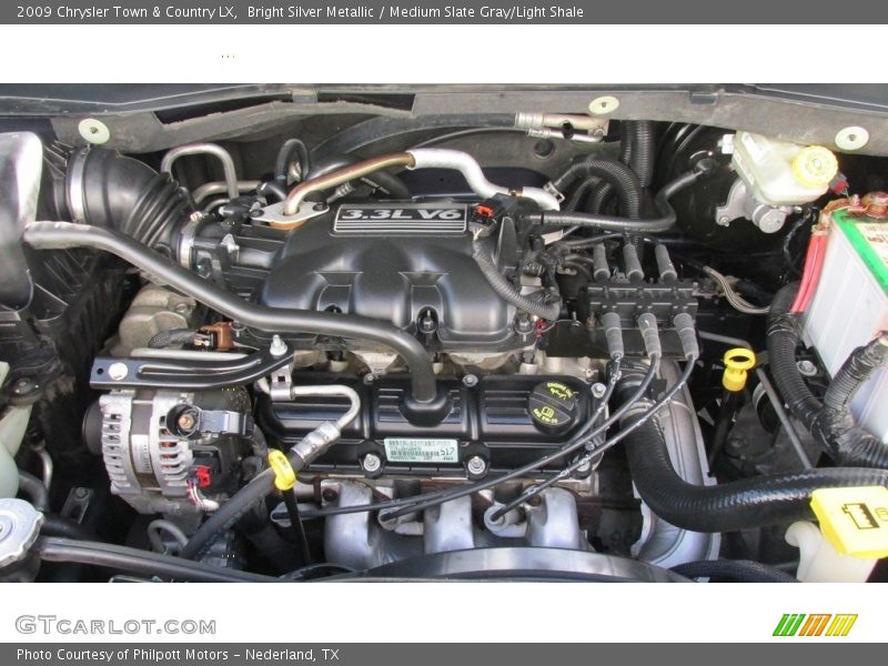 Bright Silver Metallic / Medium Slate Gray/Light Shale 2009 Chrysler Town & Country LX