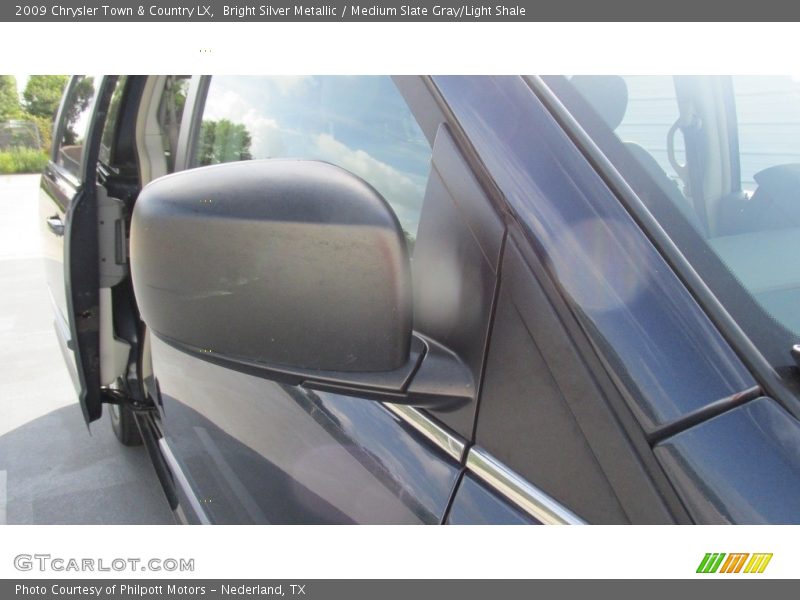 Bright Silver Metallic / Medium Slate Gray/Light Shale 2009 Chrysler Town & Country LX