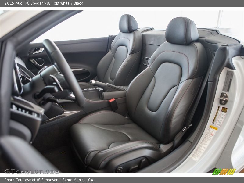 Front Seat of 2015 R8 Spyder V8