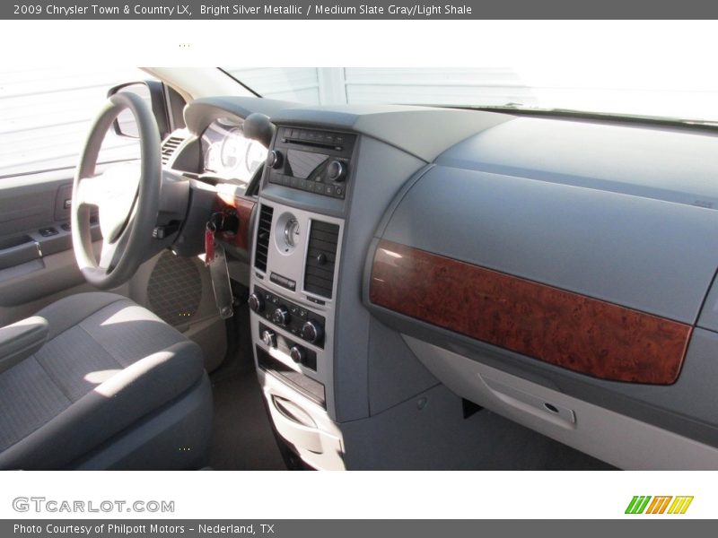 Bright Silver Metallic / Medium Slate Gray/Light Shale 2009 Chrysler Town & Country LX