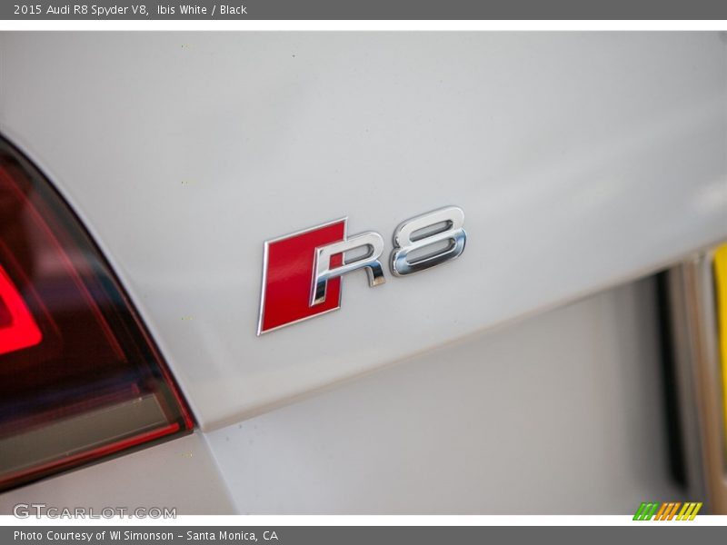  2015 R8 Spyder V8 Logo