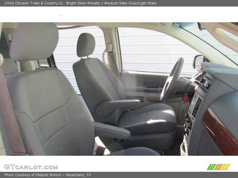 Bright Silver Metallic / Medium Slate Gray/Light Shale 2009 Chrysler Town & Country LX