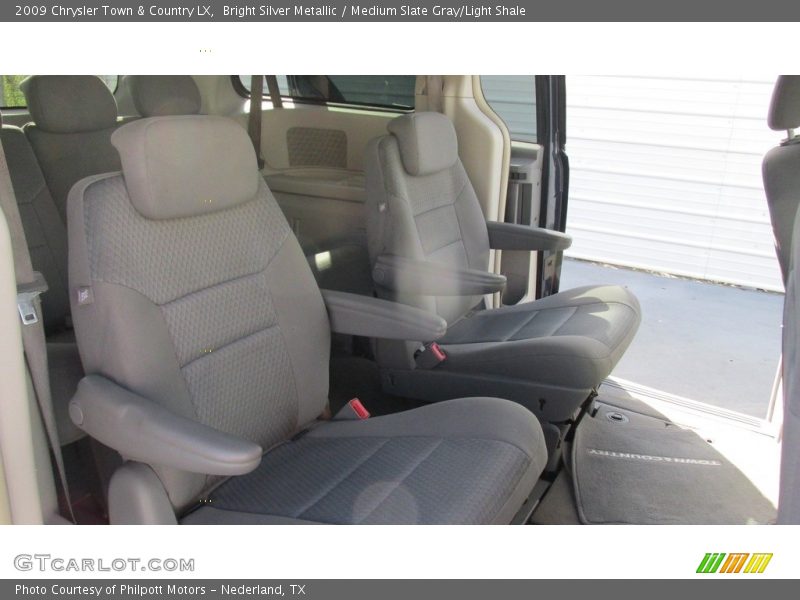 Bright Silver Metallic / Medium Slate Gray/Light Shale 2009 Chrysler Town & Country LX