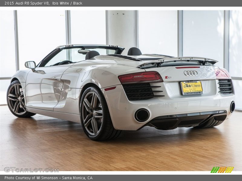 Ibis White / Black 2015 Audi R8 Spyder V8