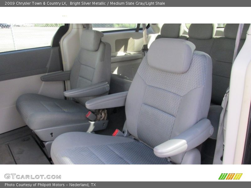 Bright Silver Metallic / Medium Slate Gray/Light Shale 2009 Chrysler Town & Country LX