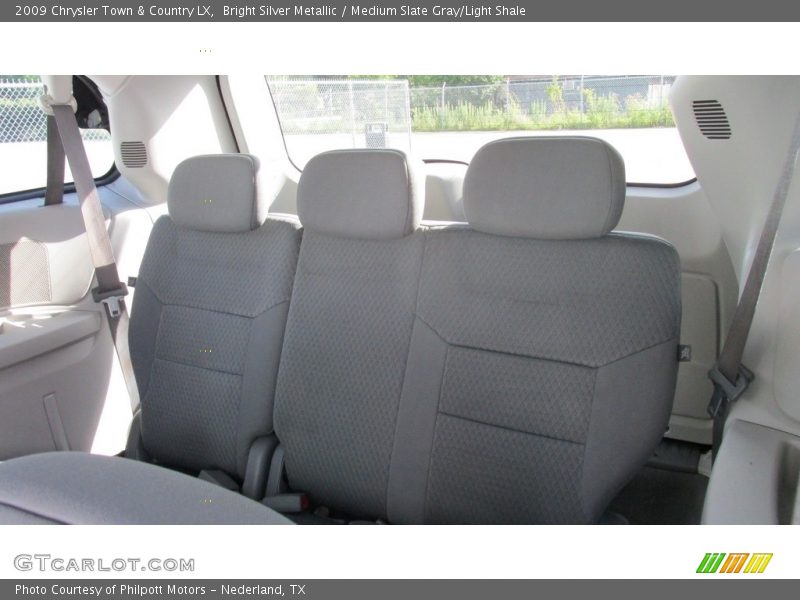 Bright Silver Metallic / Medium Slate Gray/Light Shale 2009 Chrysler Town & Country LX