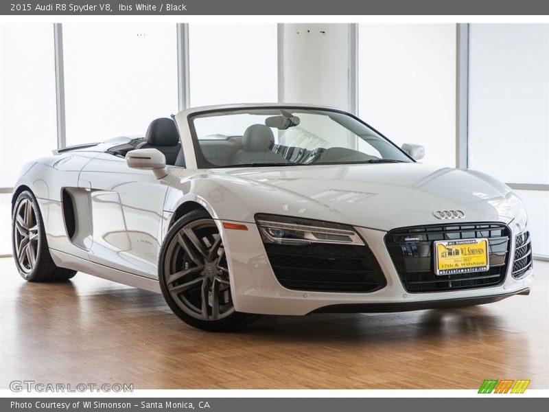 Ibis White / Black 2015 Audi R8 Spyder V8