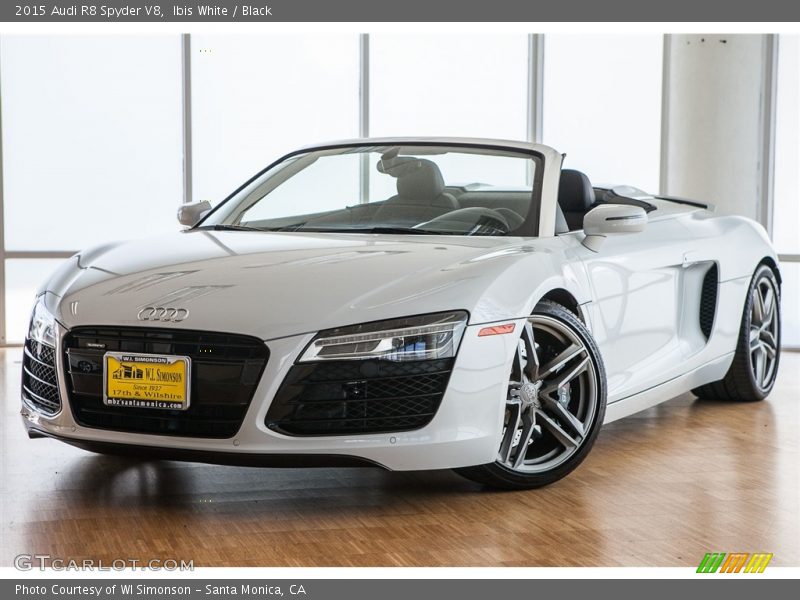 Ibis White / Black 2015 Audi R8 Spyder V8