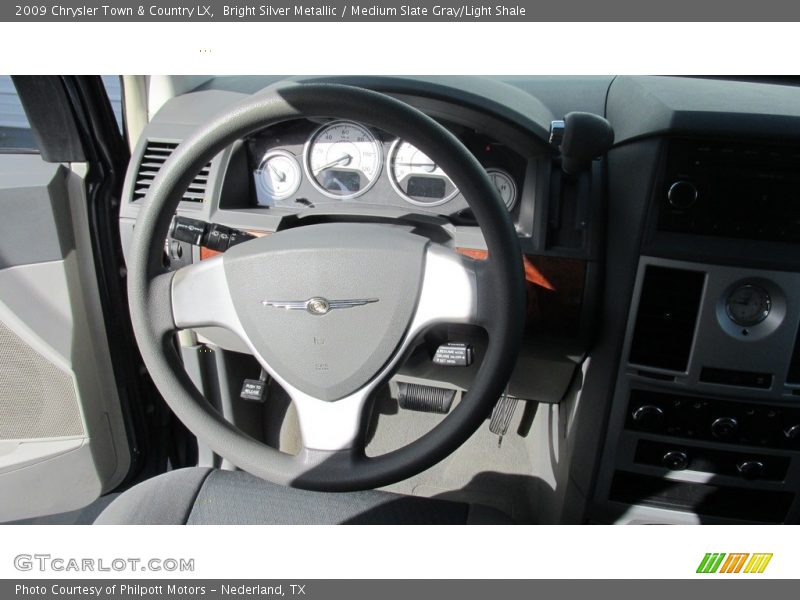 Bright Silver Metallic / Medium Slate Gray/Light Shale 2009 Chrysler Town & Country LX