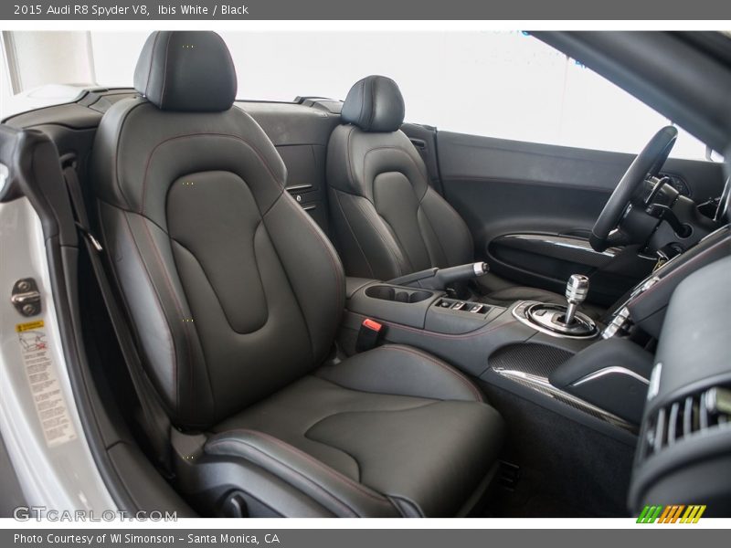 Front Seat of 2015 R8 Spyder V8