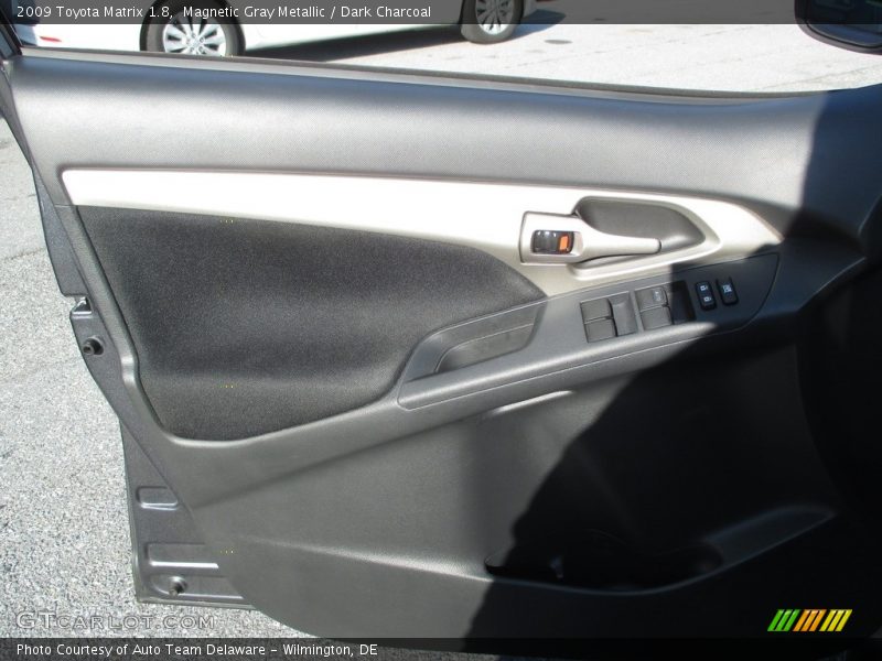 Magnetic Gray Metallic / Dark Charcoal 2009 Toyota Matrix 1.8