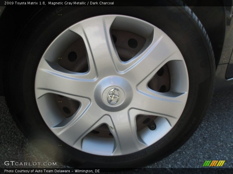 Magnetic Gray Metallic / Dark Charcoal 2009 Toyota Matrix 1.8
