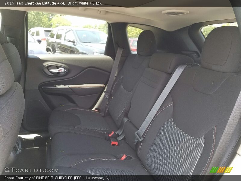 Bright White / Black 2016 Jeep Cherokee Latitude 4x4