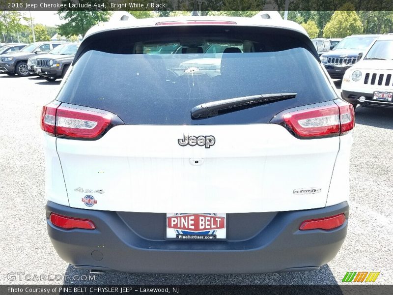 Bright White / Black 2016 Jeep Cherokee Latitude 4x4