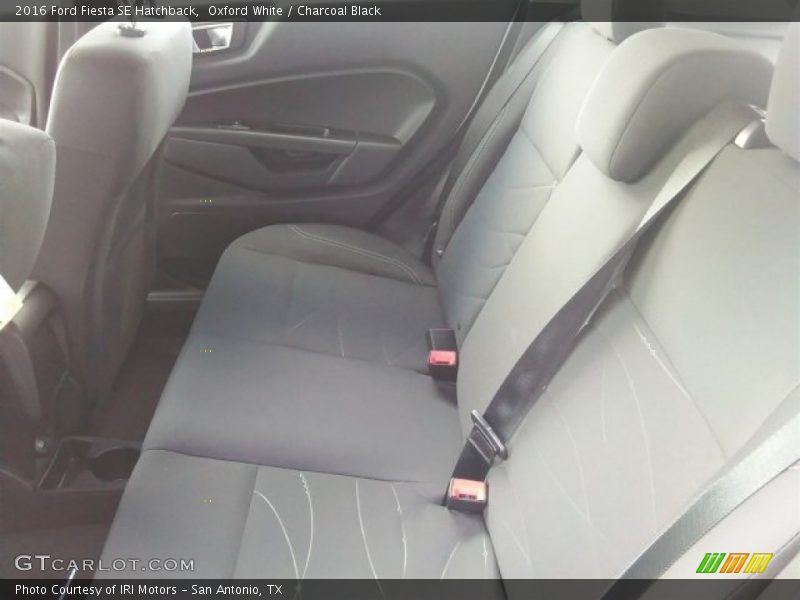 Oxford White / Charcoal Black 2016 Ford Fiesta SE Hatchback