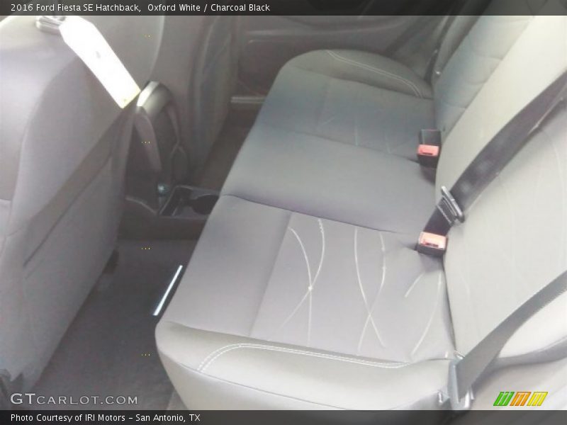 Oxford White / Charcoal Black 2016 Ford Fiesta SE Hatchback