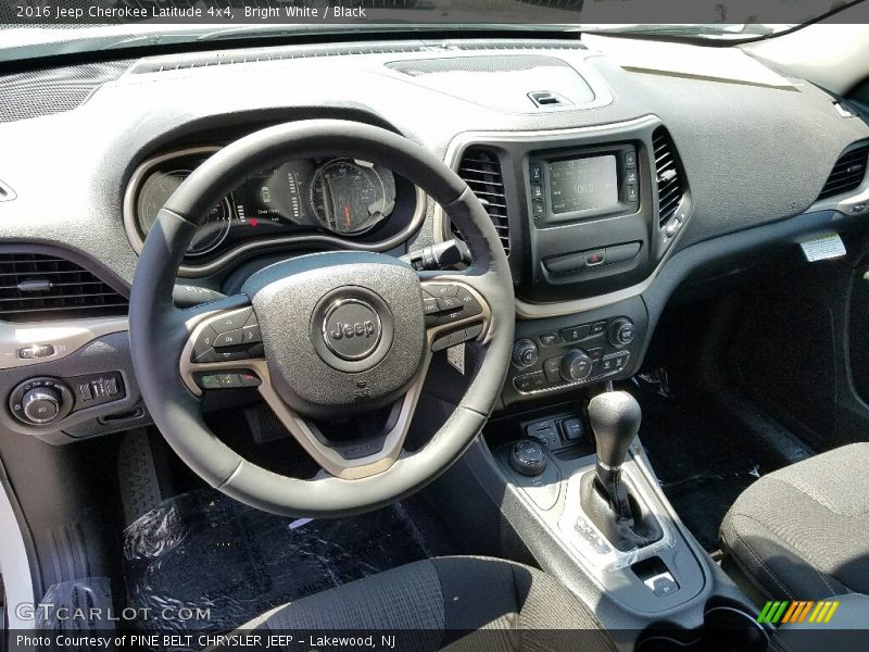 Bright White / Black 2016 Jeep Cherokee Latitude 4x4