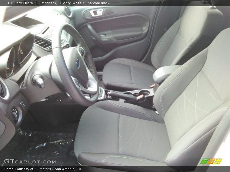 Oxford White / Charcoal Black 2016 Ford Fiesta SE Hatchback