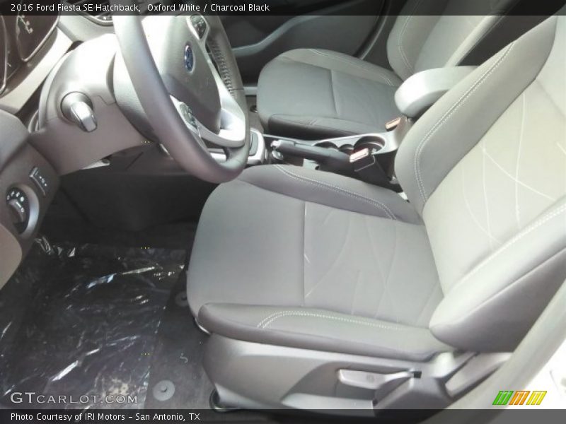 Oxford White / Charcoal Black 2016 Ford Fiesta SE Hatchback