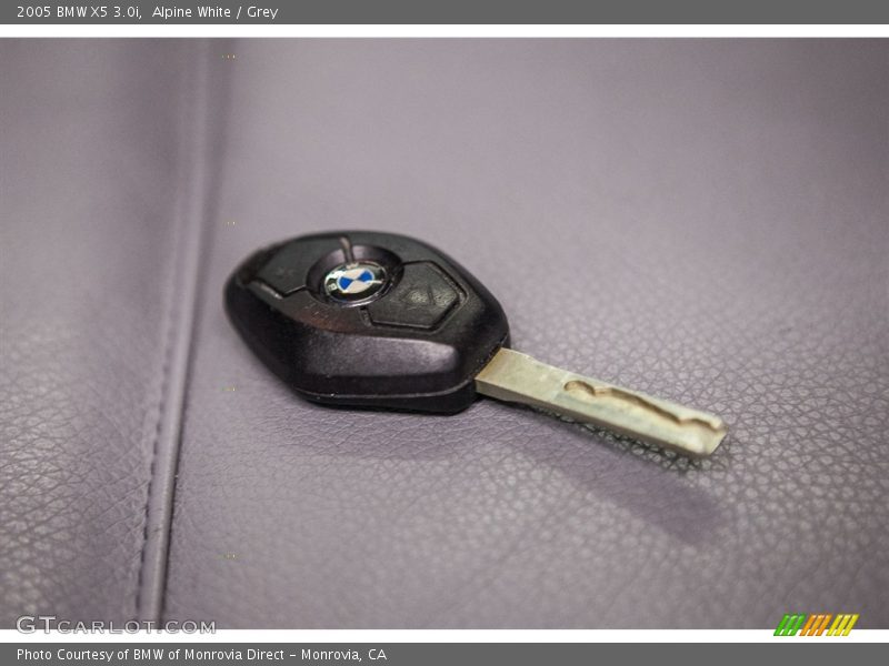 Alpine White / Grey 2005 BMW X5 3.0i