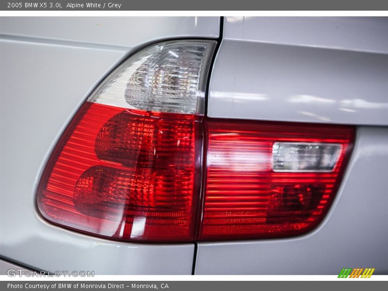 Alpine White / Grey 2005 BMW X5 3.0i