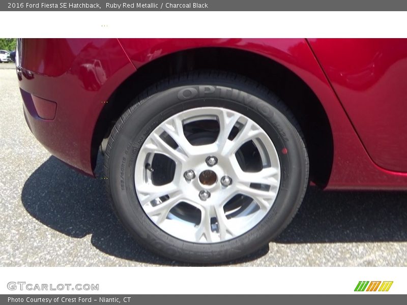 Ruby Red Metallic / Charcoal Black 2016 Ford Fiesta SE Hatchback