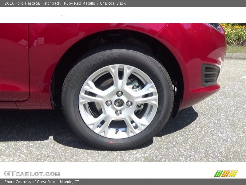 Ruby Red Metallic / Charcoal Black 2016 Ford Fiesta SE Hatchback
