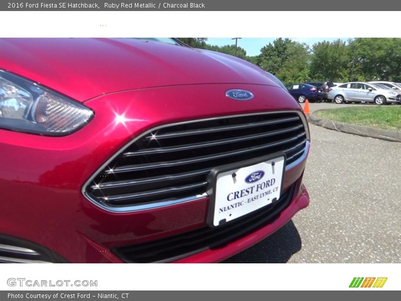 Ruby Red Metallic / Charcoal Black 2016 Ford Fiesta SE Hatchback